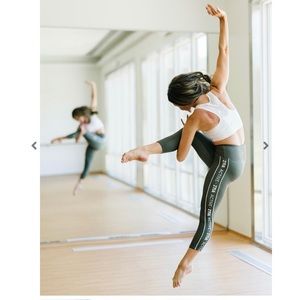 ZYIA Olive Logo Stripe Light&Tight HiRise Capri20”